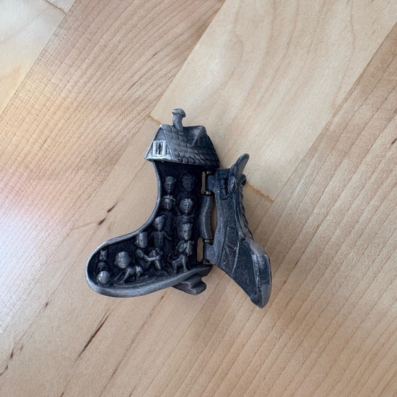 Vintage Silver Kids Shoe Figurine, Old Woman Who Lived in a Shoe brooch, AJC - Picture 7 of 8